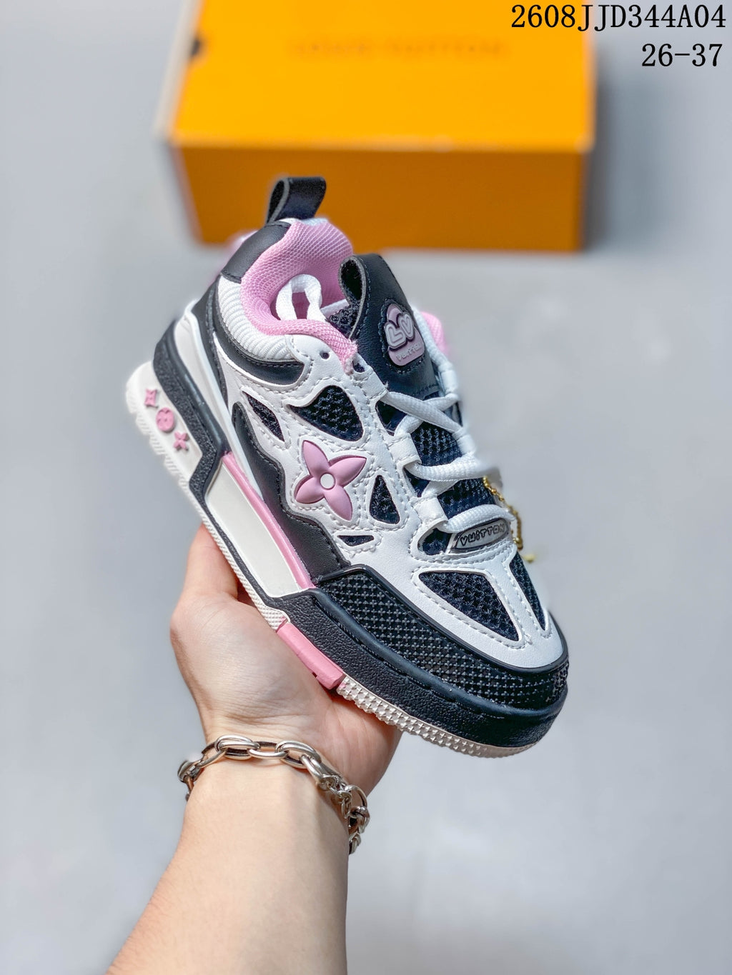 Z4R96E10  Popular Children's Shoes （Hanging decorations are not included）