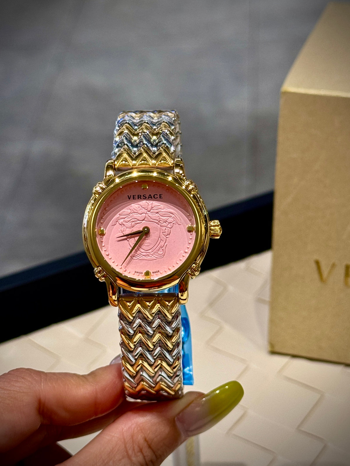 L1R36V77 Popular Watches