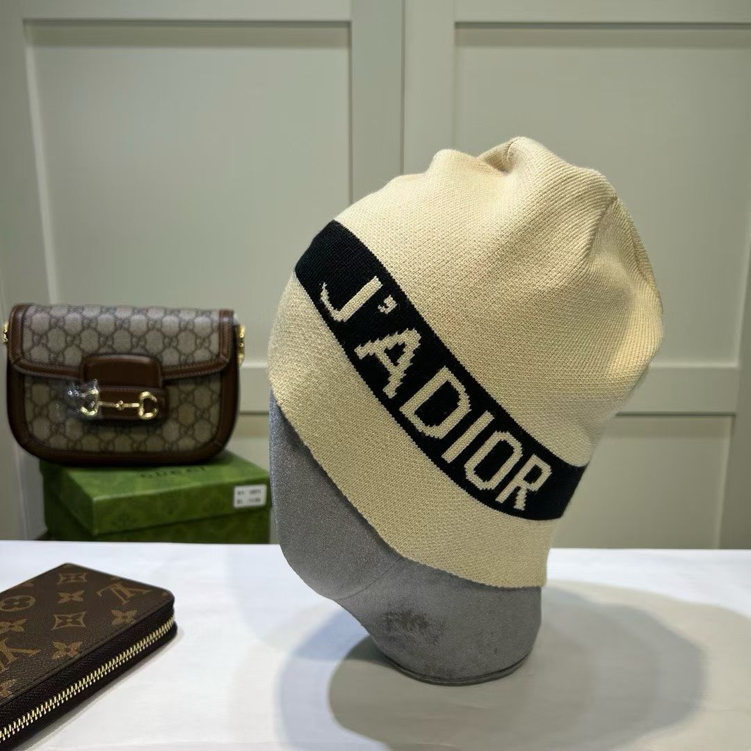 M1R86D100 Fashion hats
