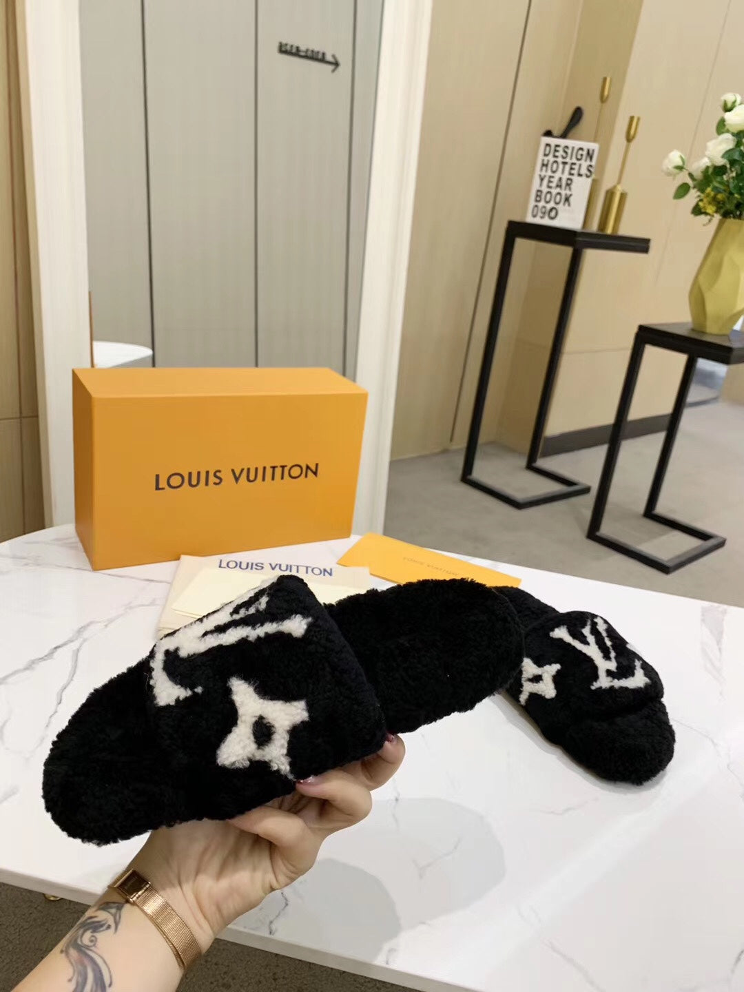 Z2P106E20 Fashion high-quality shoes