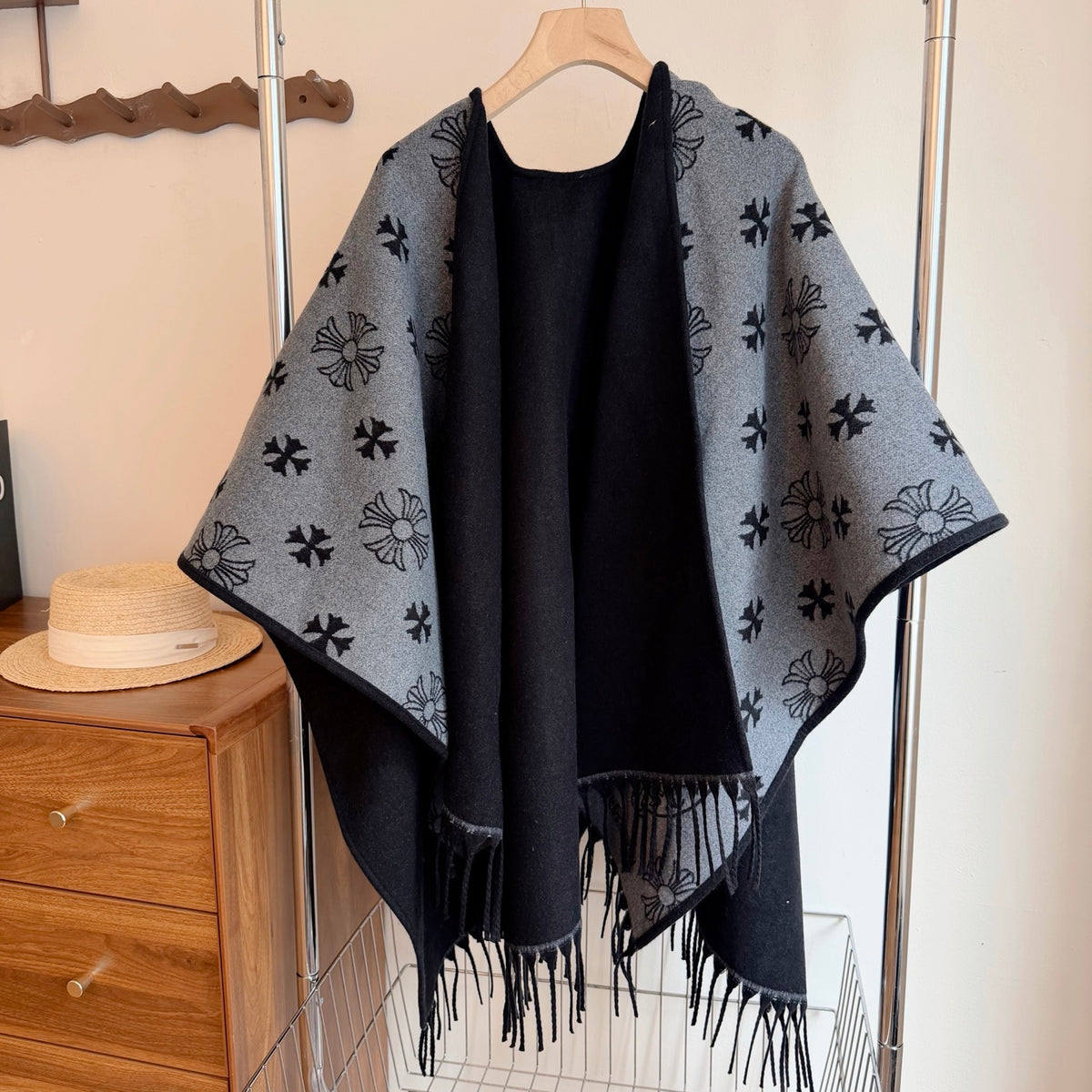 W1R86A116 Fashion cape
