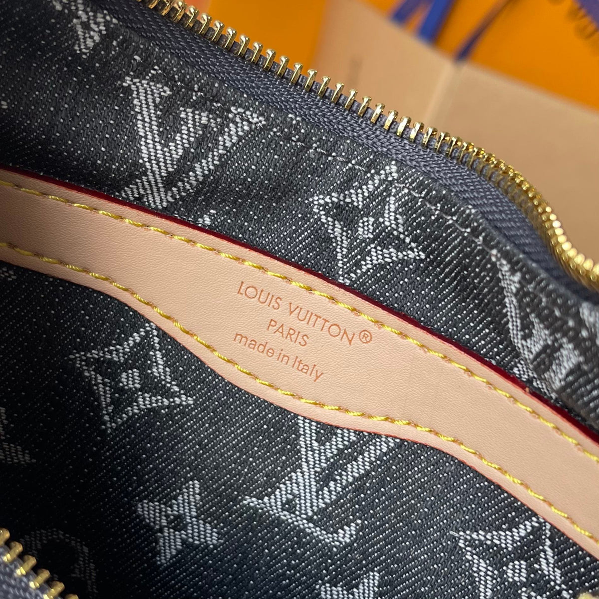 B1R76E04 Fashion bag