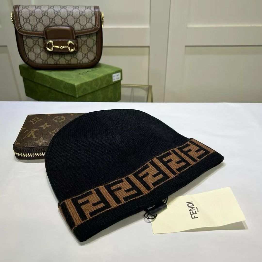 M1R86F44 Fashion hats
