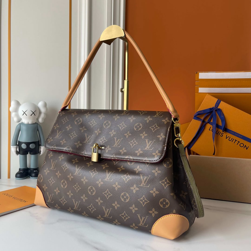 B1R106E1 Fashion leather bag
