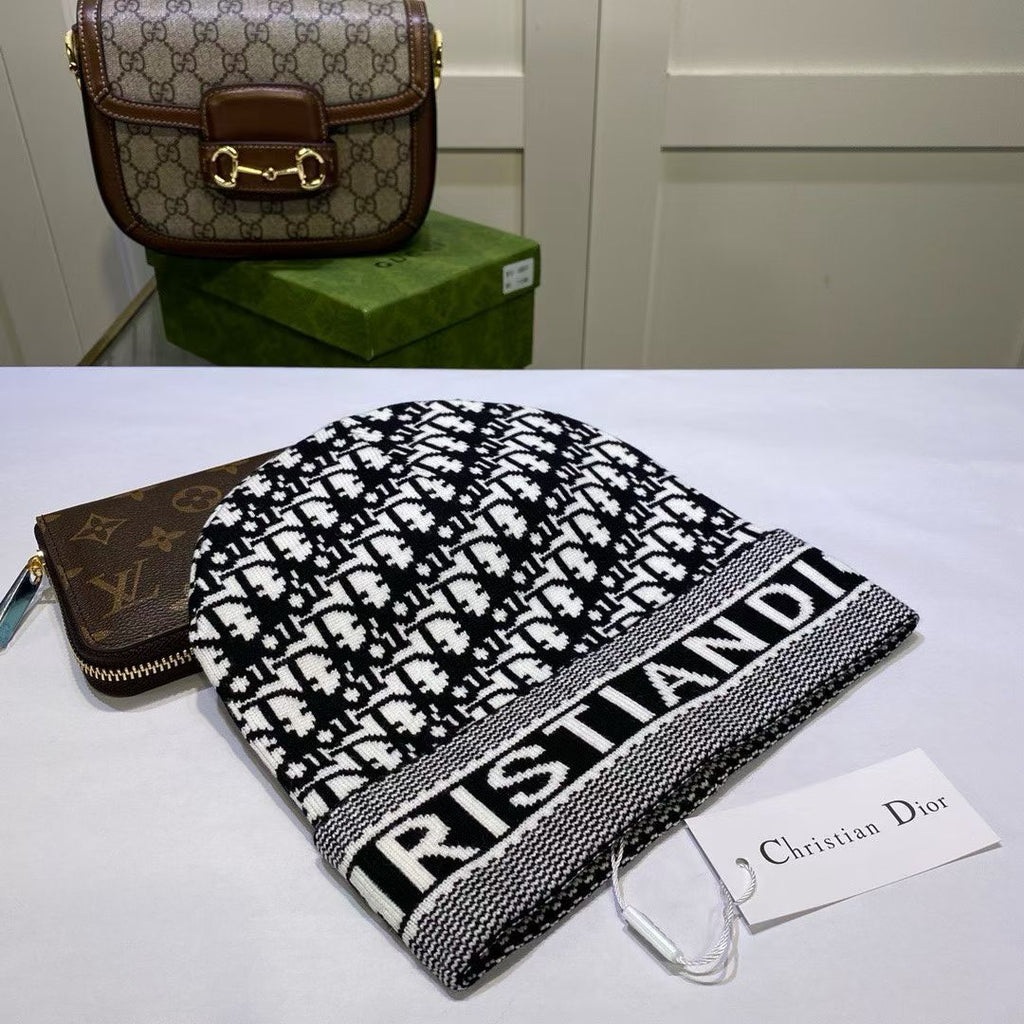 M1R86D71 Fashion hats
