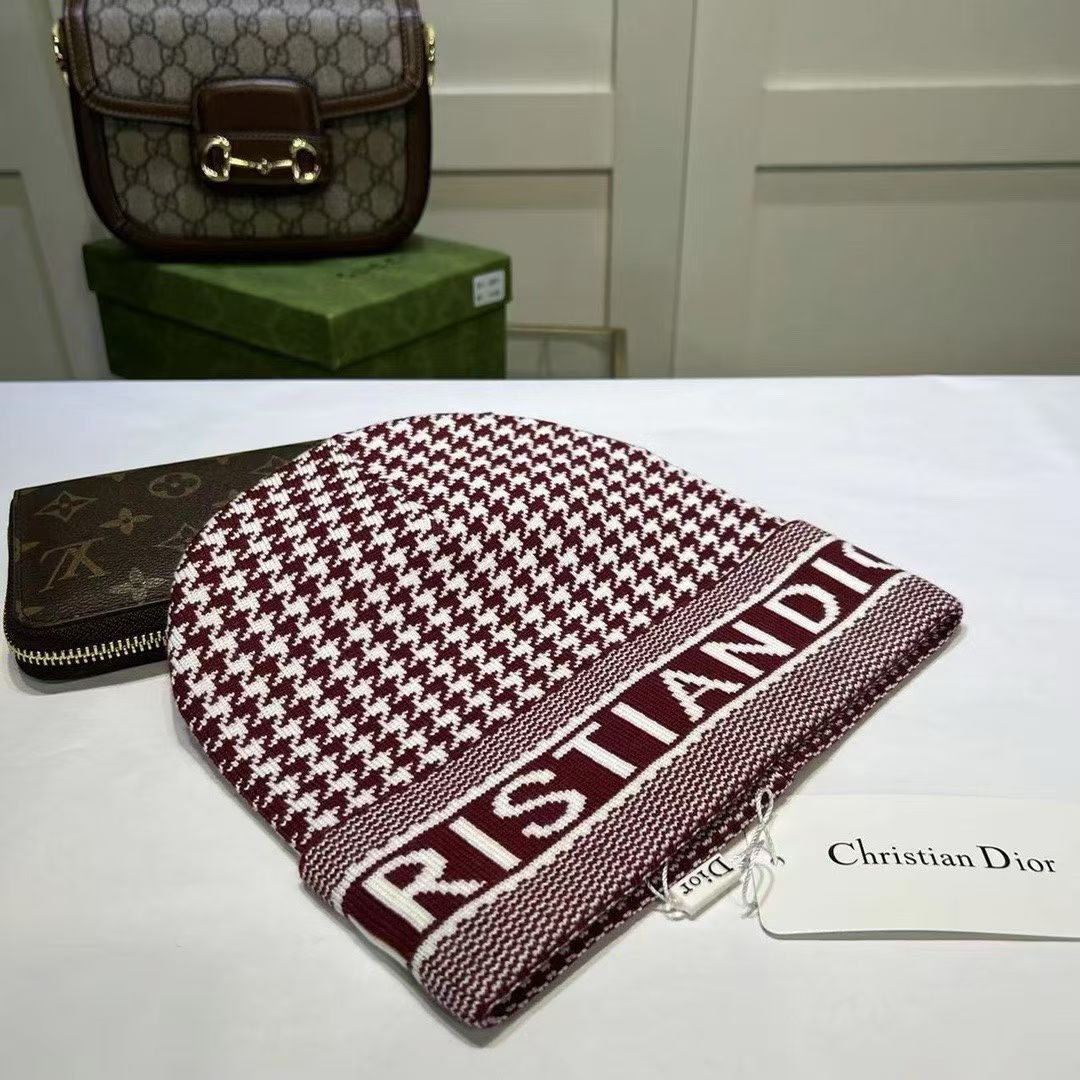 M1R86D57 Fashion hats