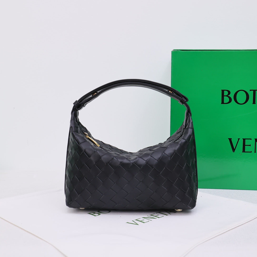 B1X76A11  Popular leather bag