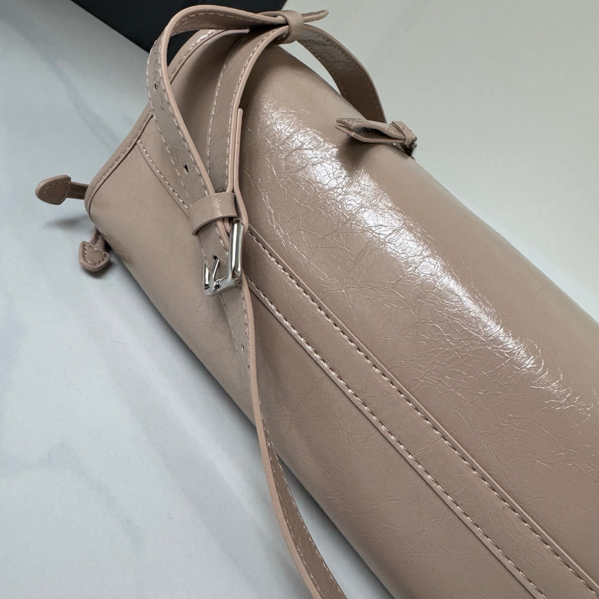 B1R76A21 Popular leather bag