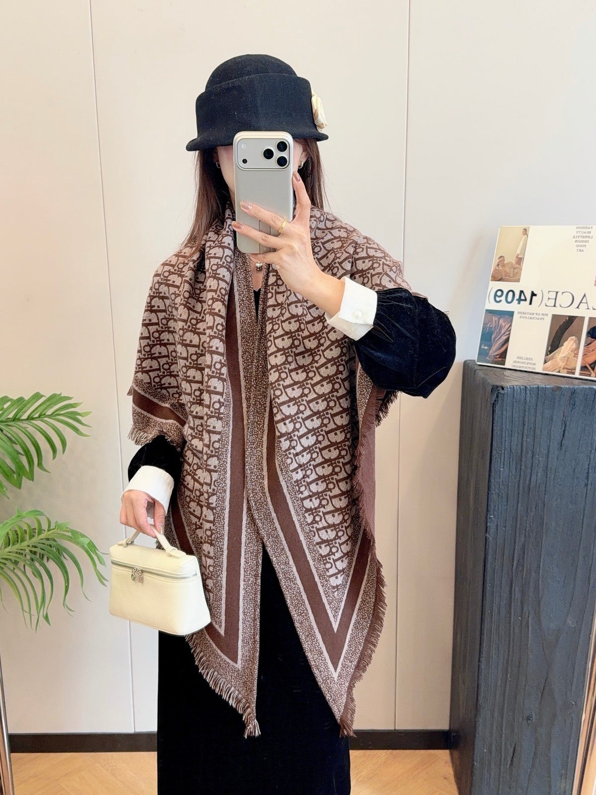 W1R86D101 Fashion Triangular shawl