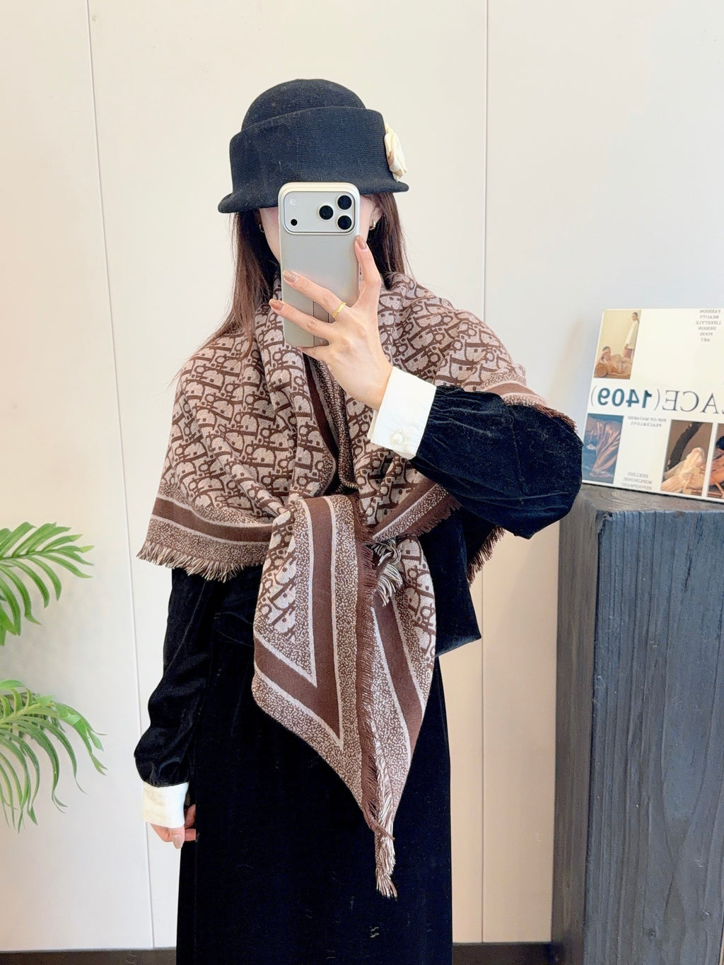 W1R86D101 Popular Triangular shawl