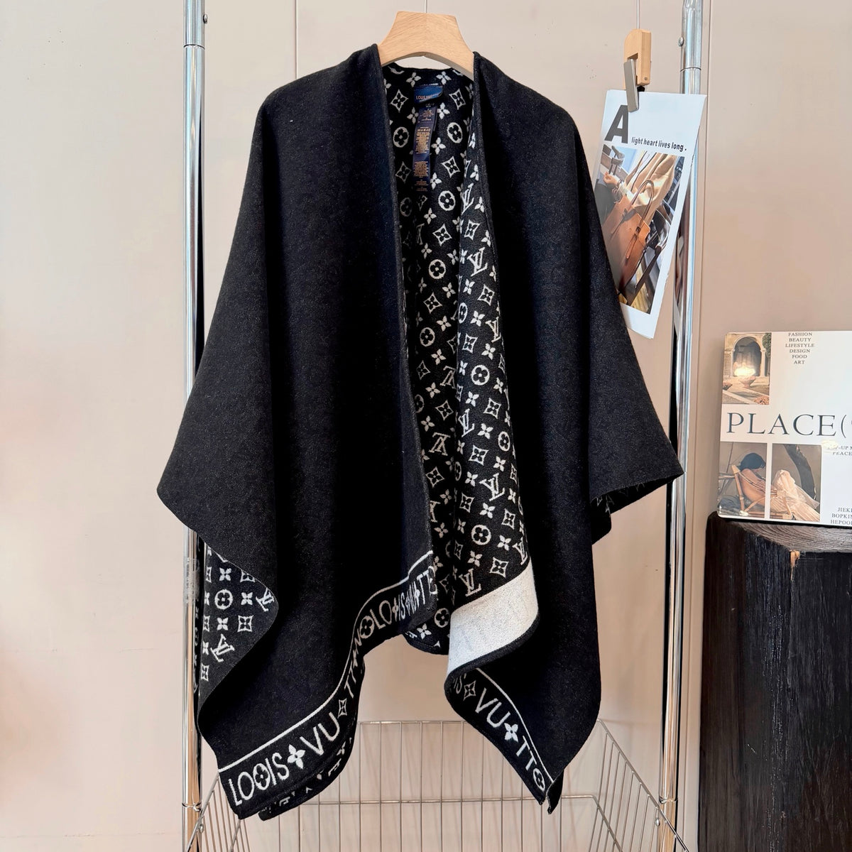 W1R106E27 Fashion cape