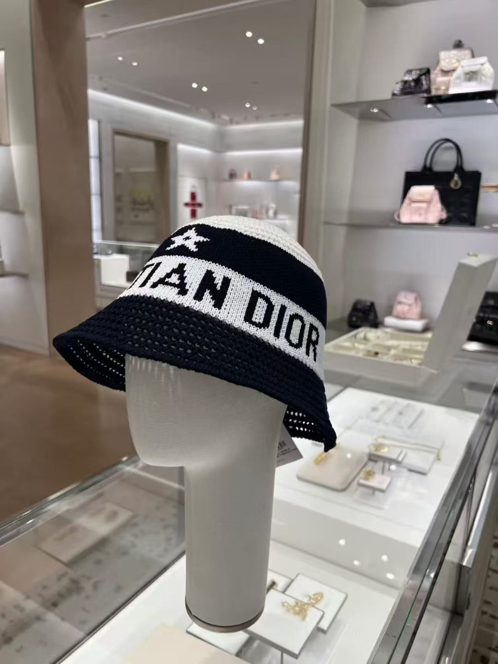 M1R76D22 Fashion hats