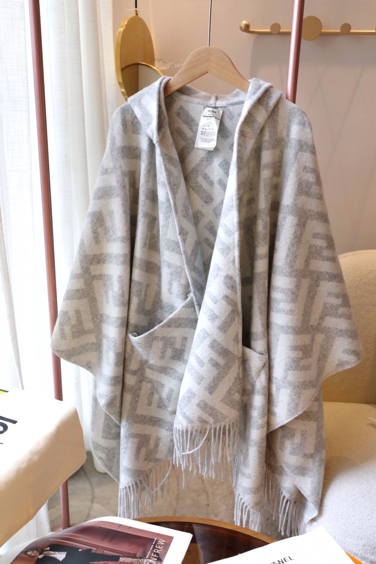 W1R106F15 Fashion cape