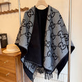 W1R86B72 Fashion cape