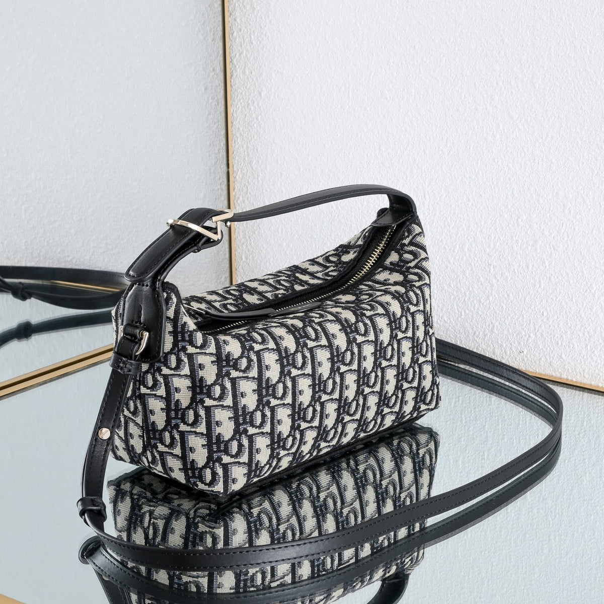 B1R76D44 Fashion bag