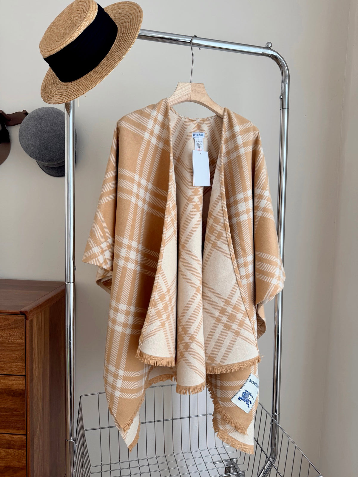 W1R86R47 Fashion cape
