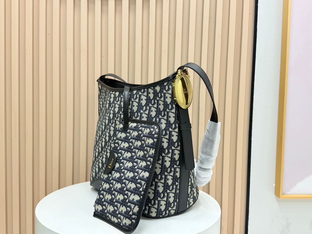 B1R76D46 Fashion bag