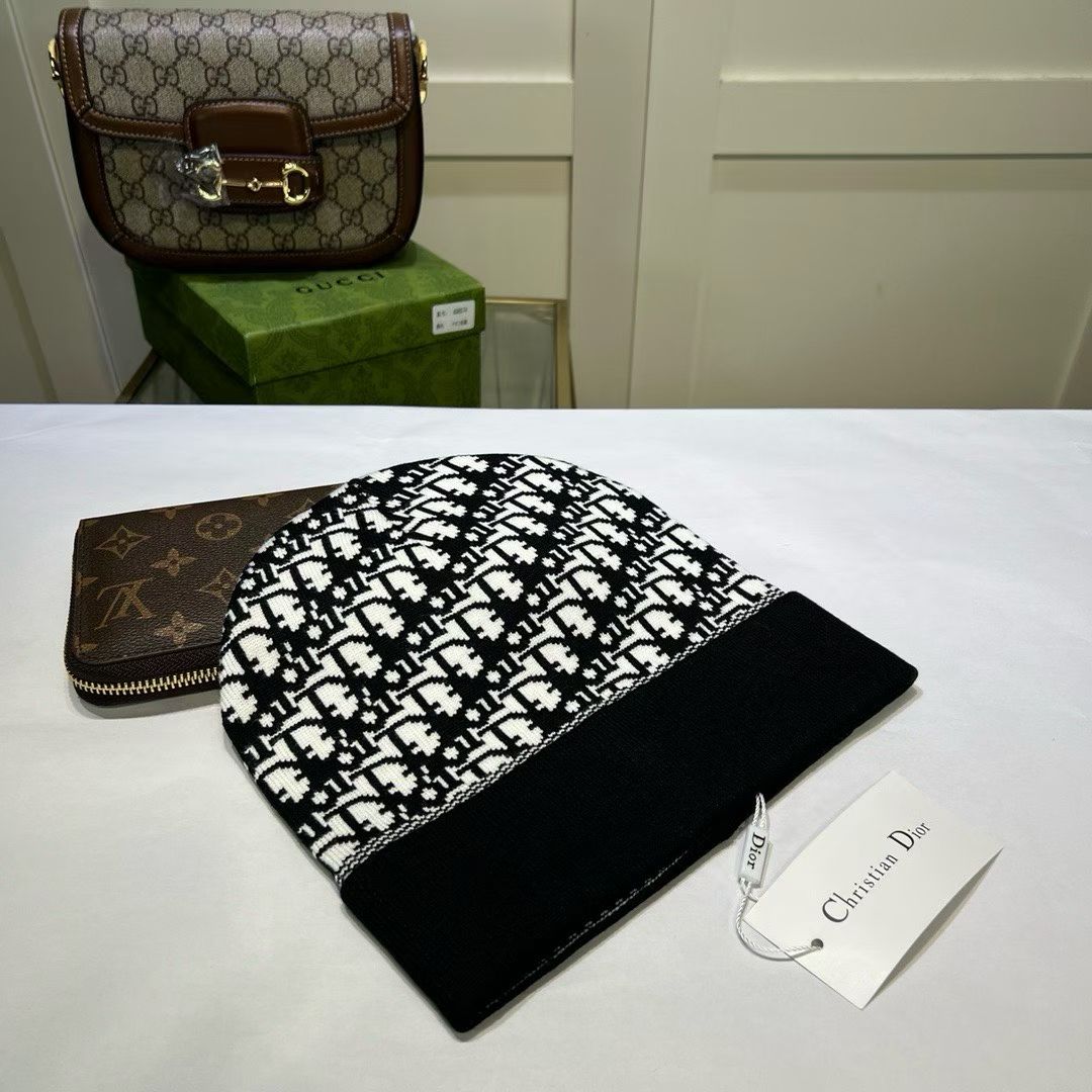 M1R86D49 Fashion hats