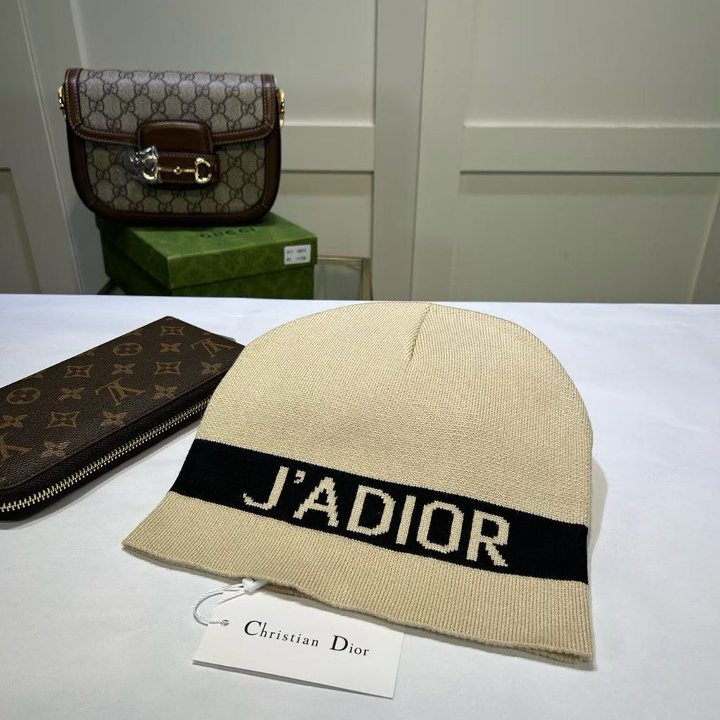 M1R86D100 Fashion hats