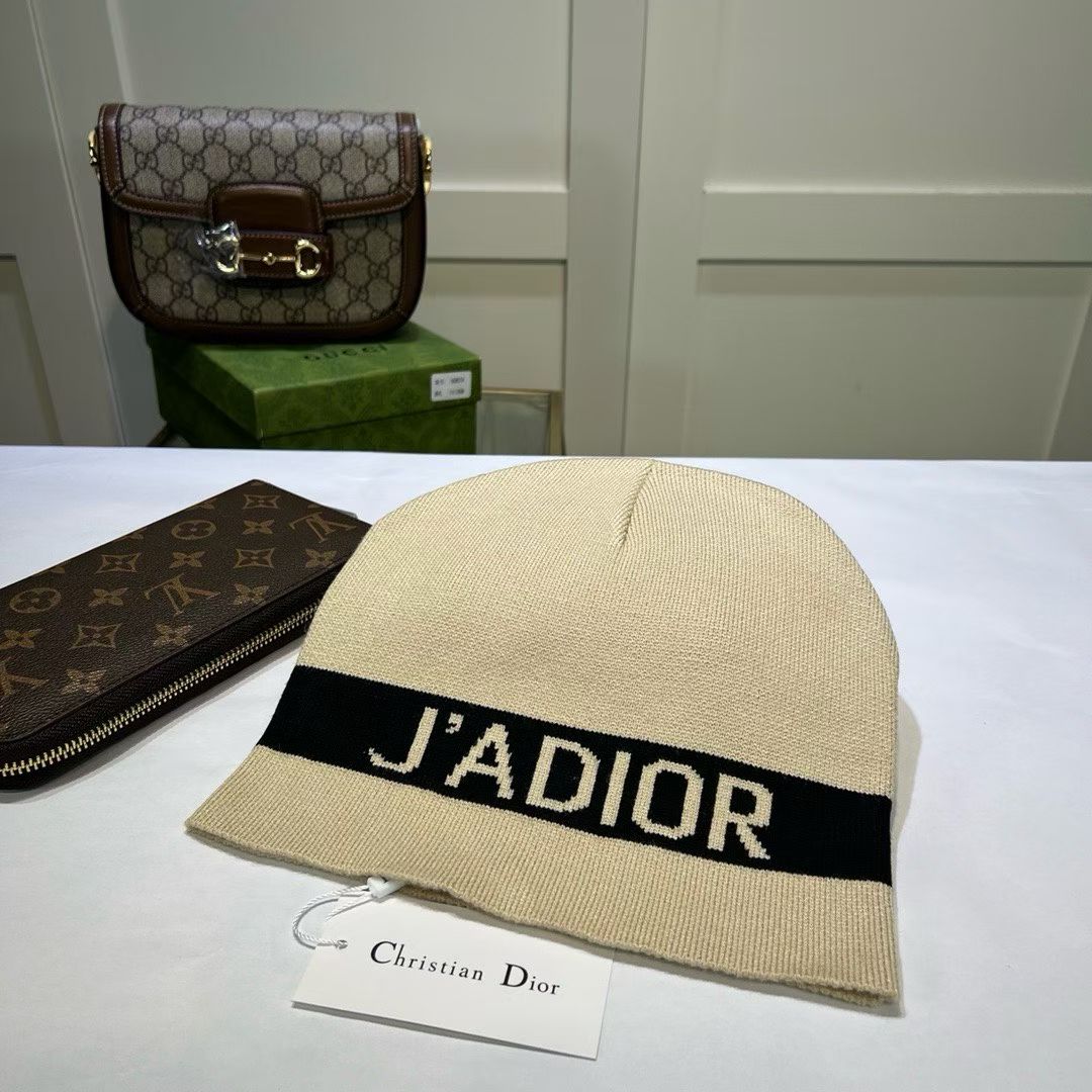M1R86D100 Fashion hats