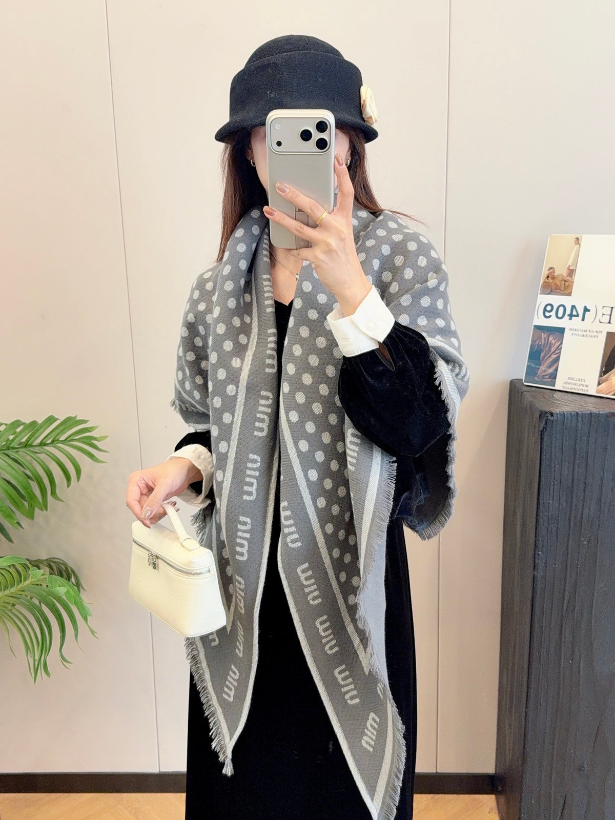 W1R86A100 Popular Triangular shawl