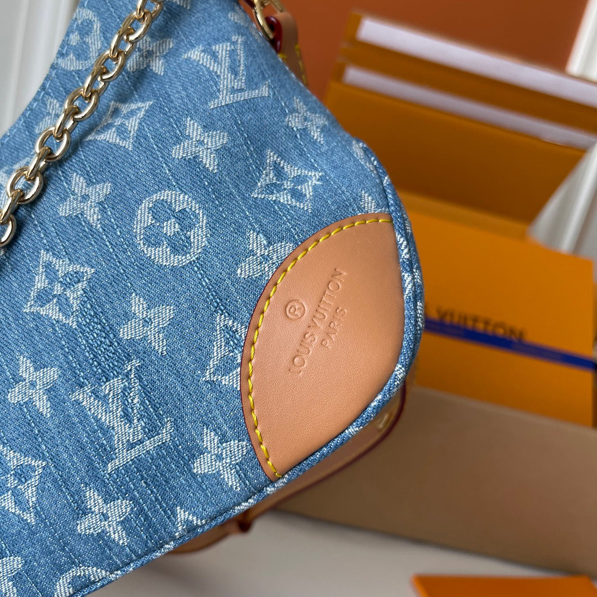 B1R76E04 Fashion bag