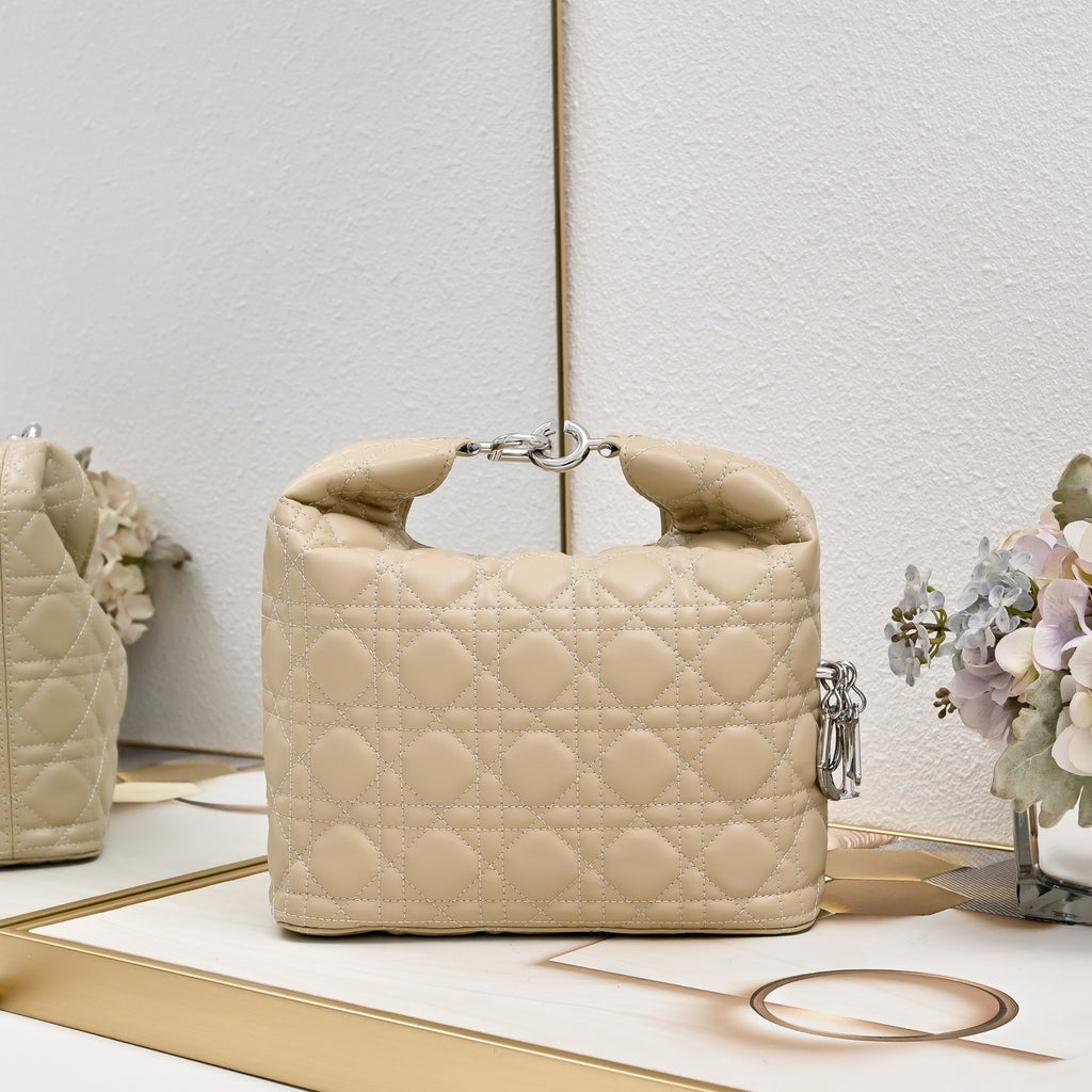B1N96D35 Popular leather bag