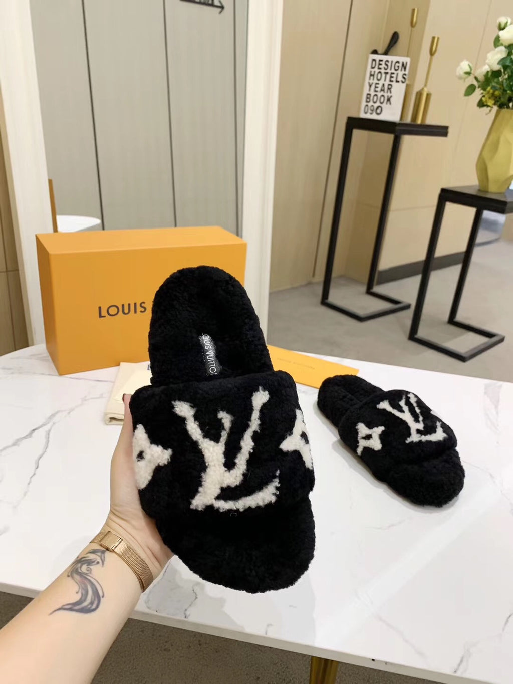 Z2P106E20 Fashion high-quality shoes