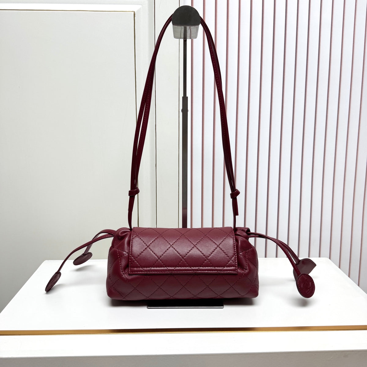 B1N96C28 Popular leather bag