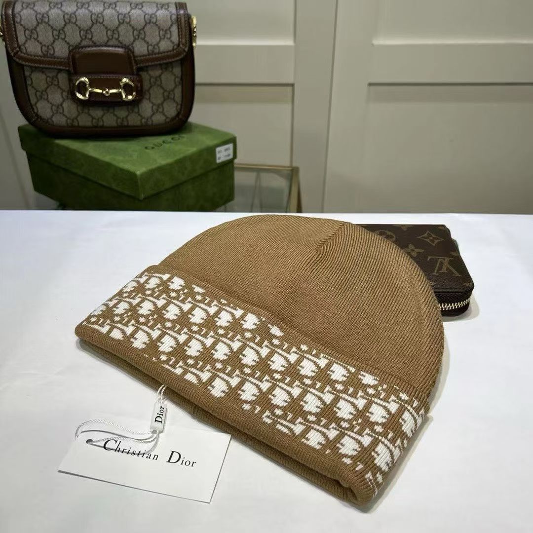 M1R86D37 Fashion hats