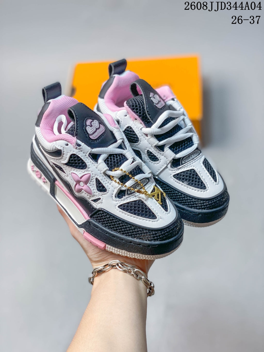 Z4R96E10  Popular Children's Shoes （Hanging decorations are not included）
