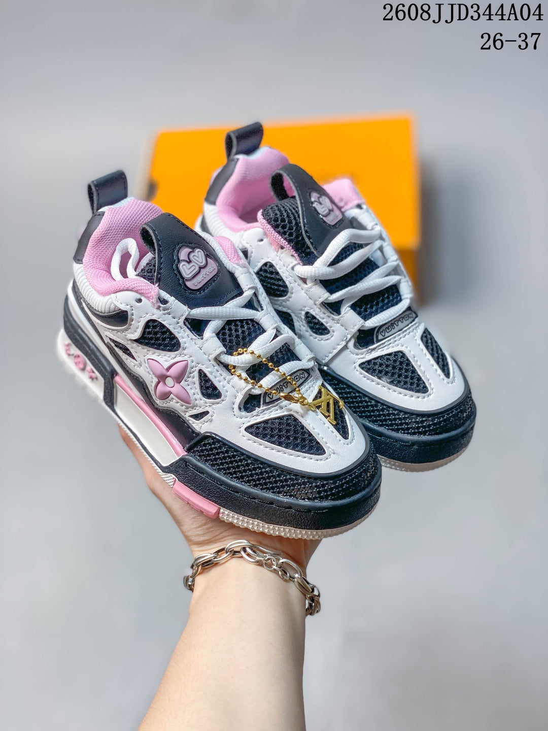 Z4R96E10  Popular Children's Shoes （Hanging decorations are not included）