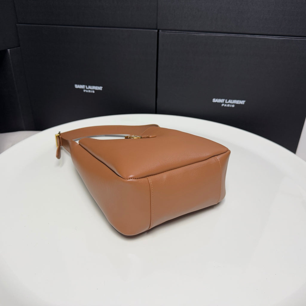 B1R96SL6 Popular leather bag