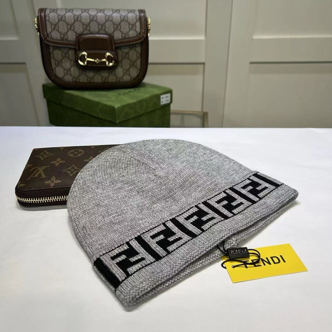 M1R86F44 Fashion hats
