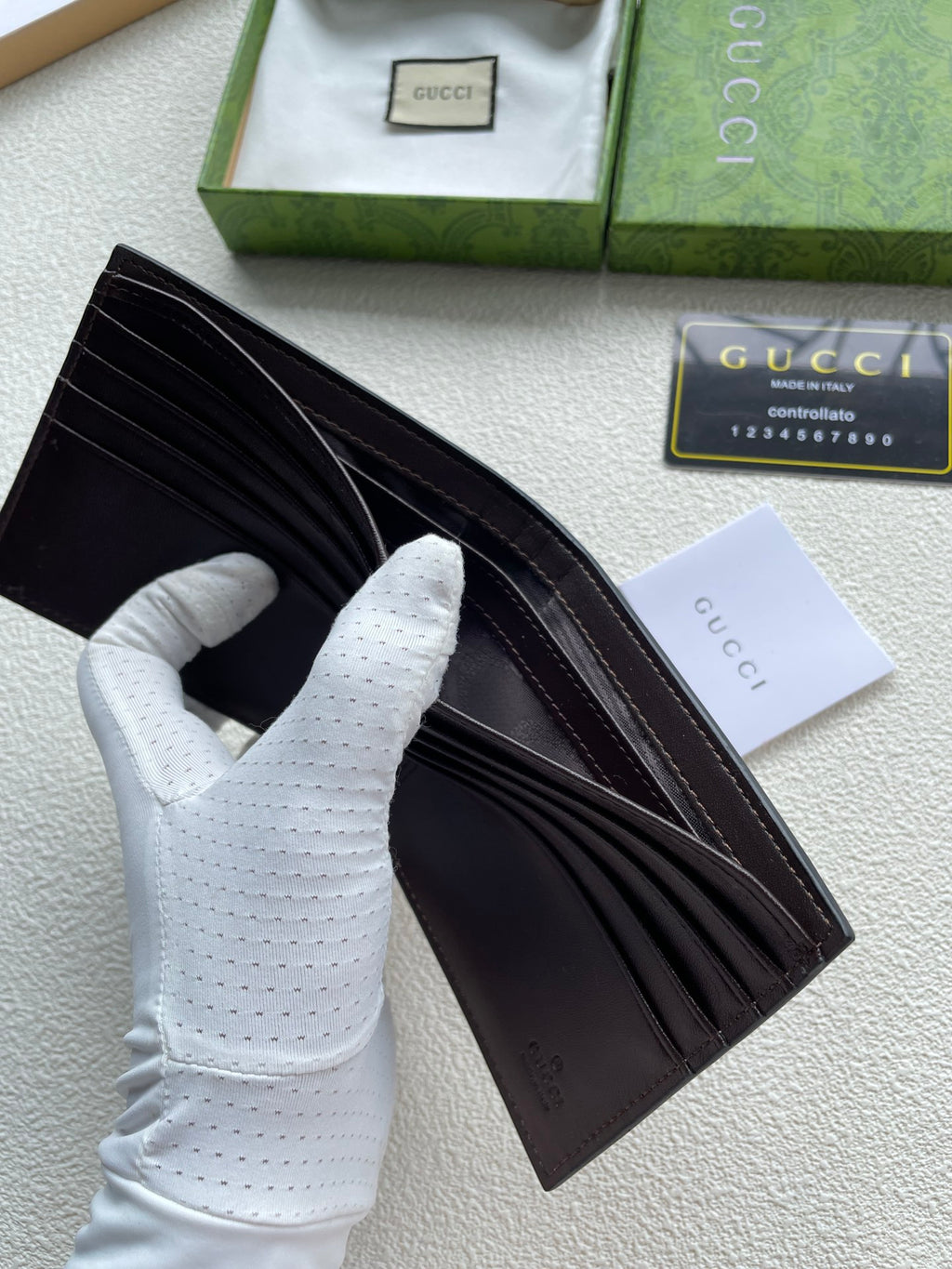 146XB9B Popular leather wallets ( with full packaging )