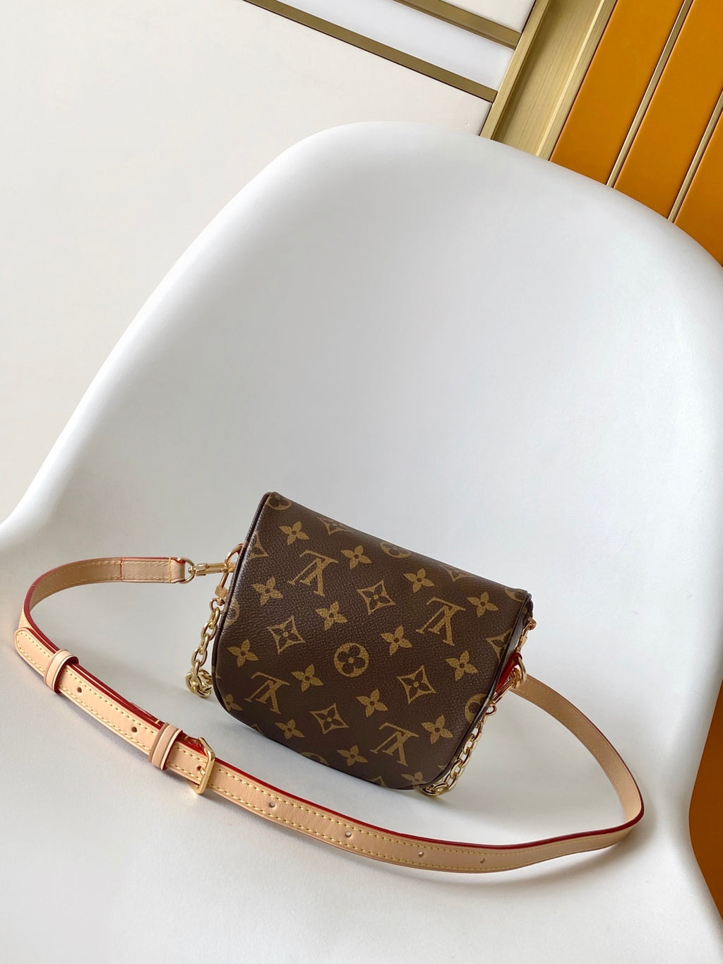 15RE37B  Popular  leather bag