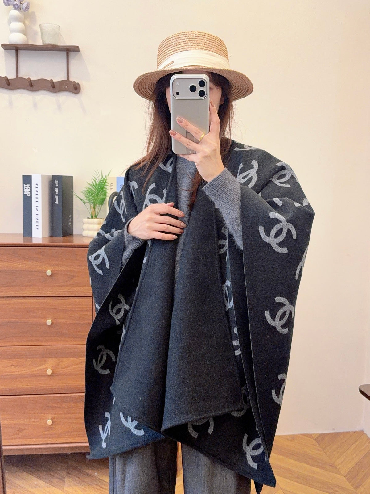 W1R86C71 Popular cape