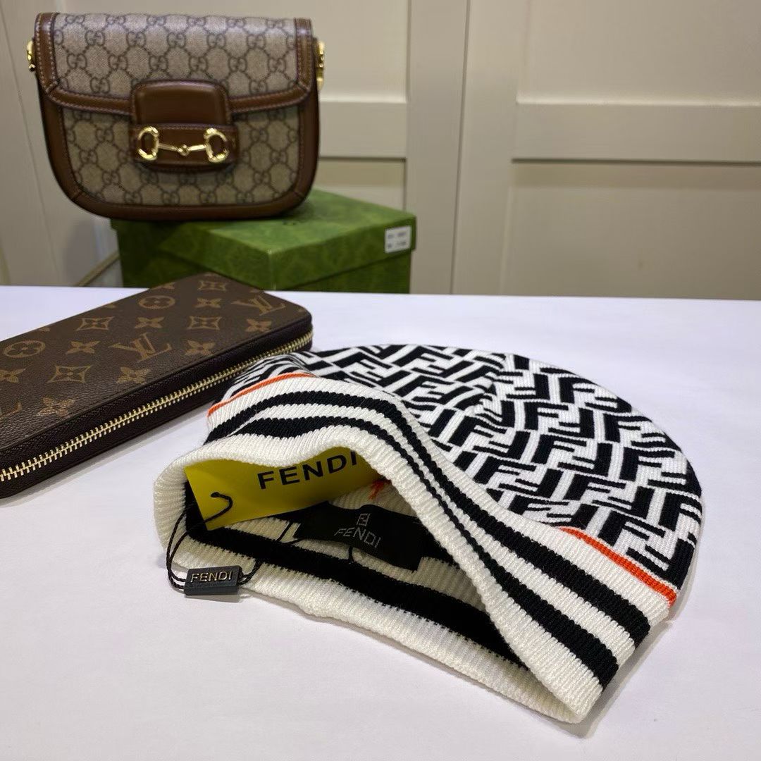 M1R86F64 Fashion hats