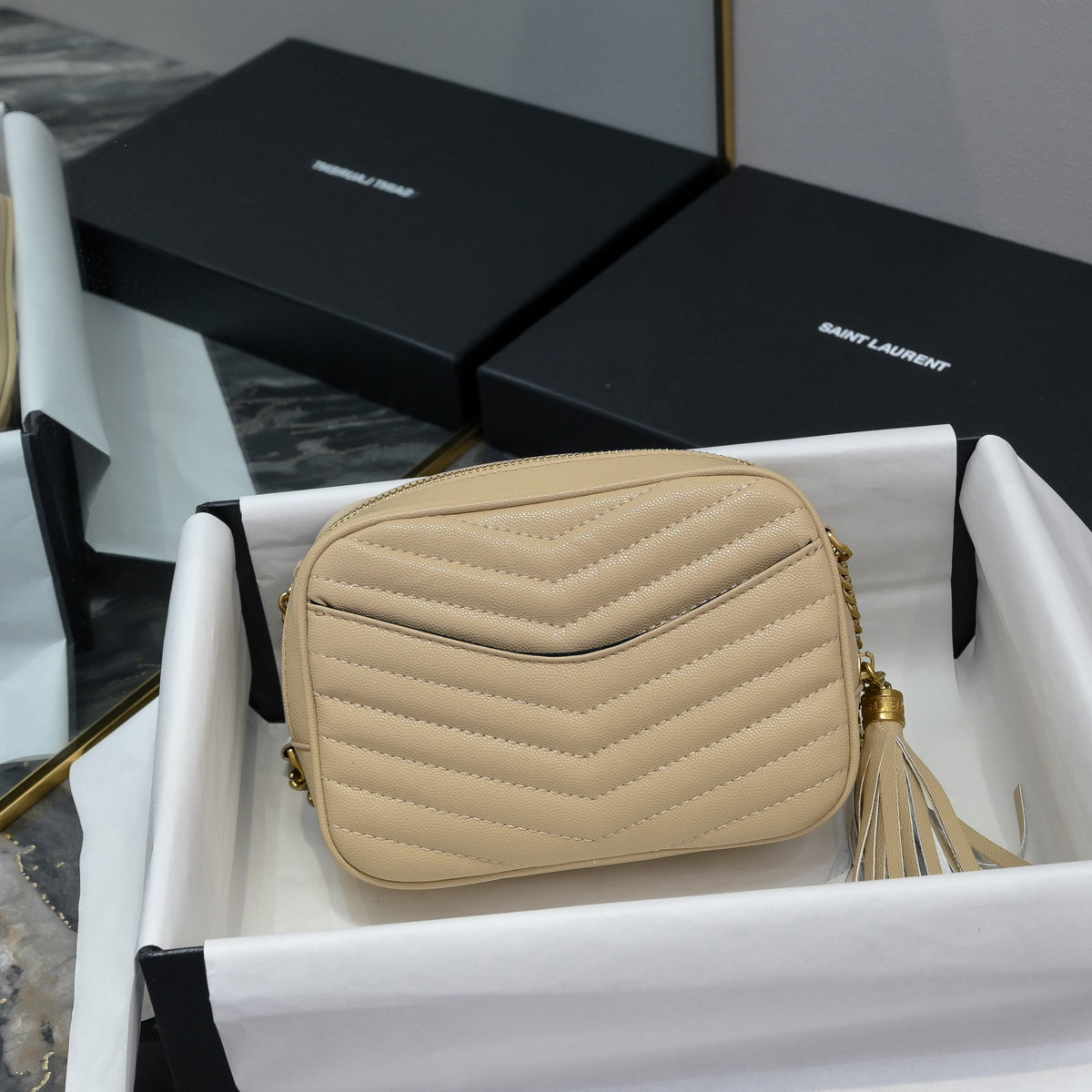 B1R46SL5  Popular leather bags