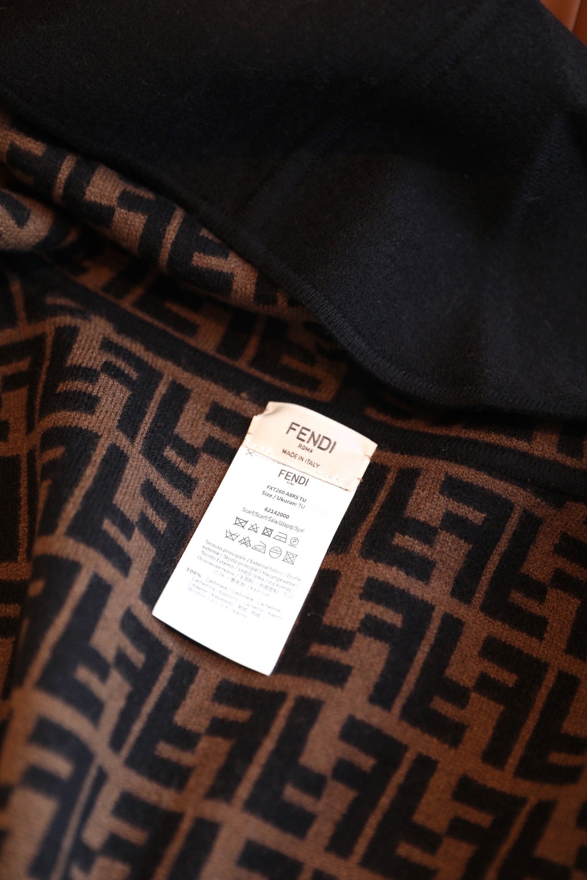 W1R86F13 Popular cape