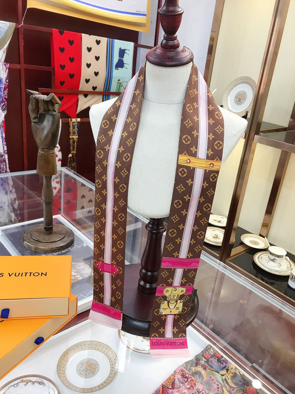 W1N86E8 Fashion Silk Scarve