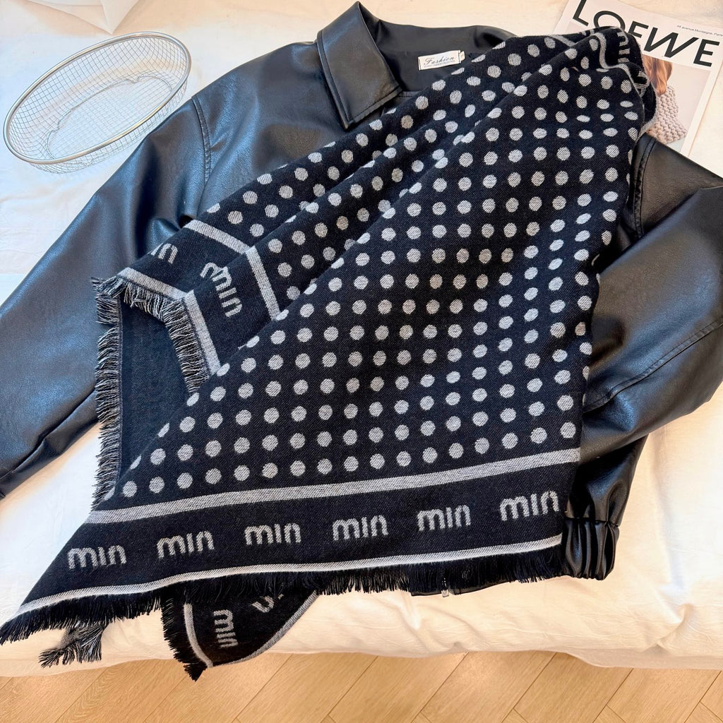 W1R86A100 Fashion Triangular shawl