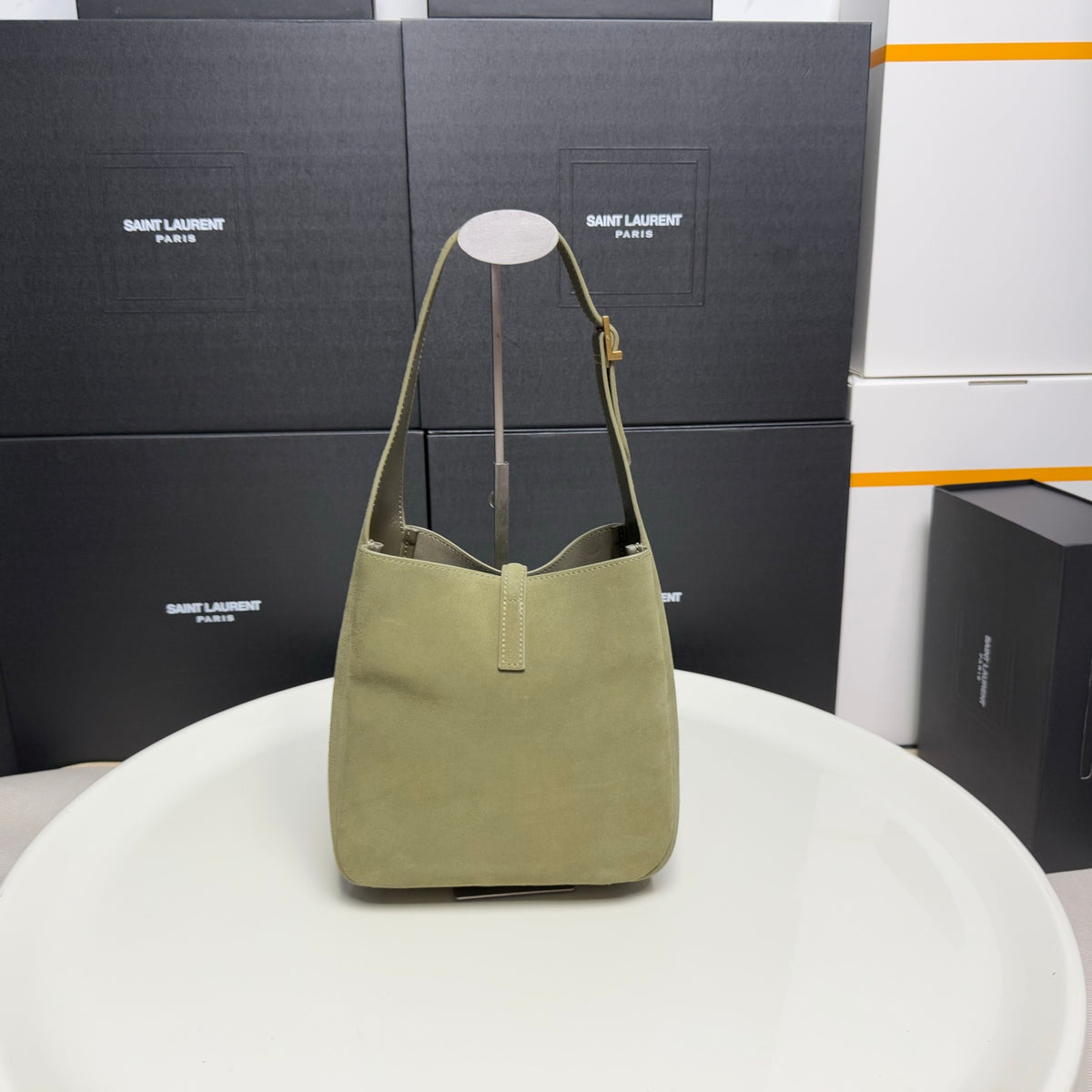 B1R96SL6 Popular leather bag