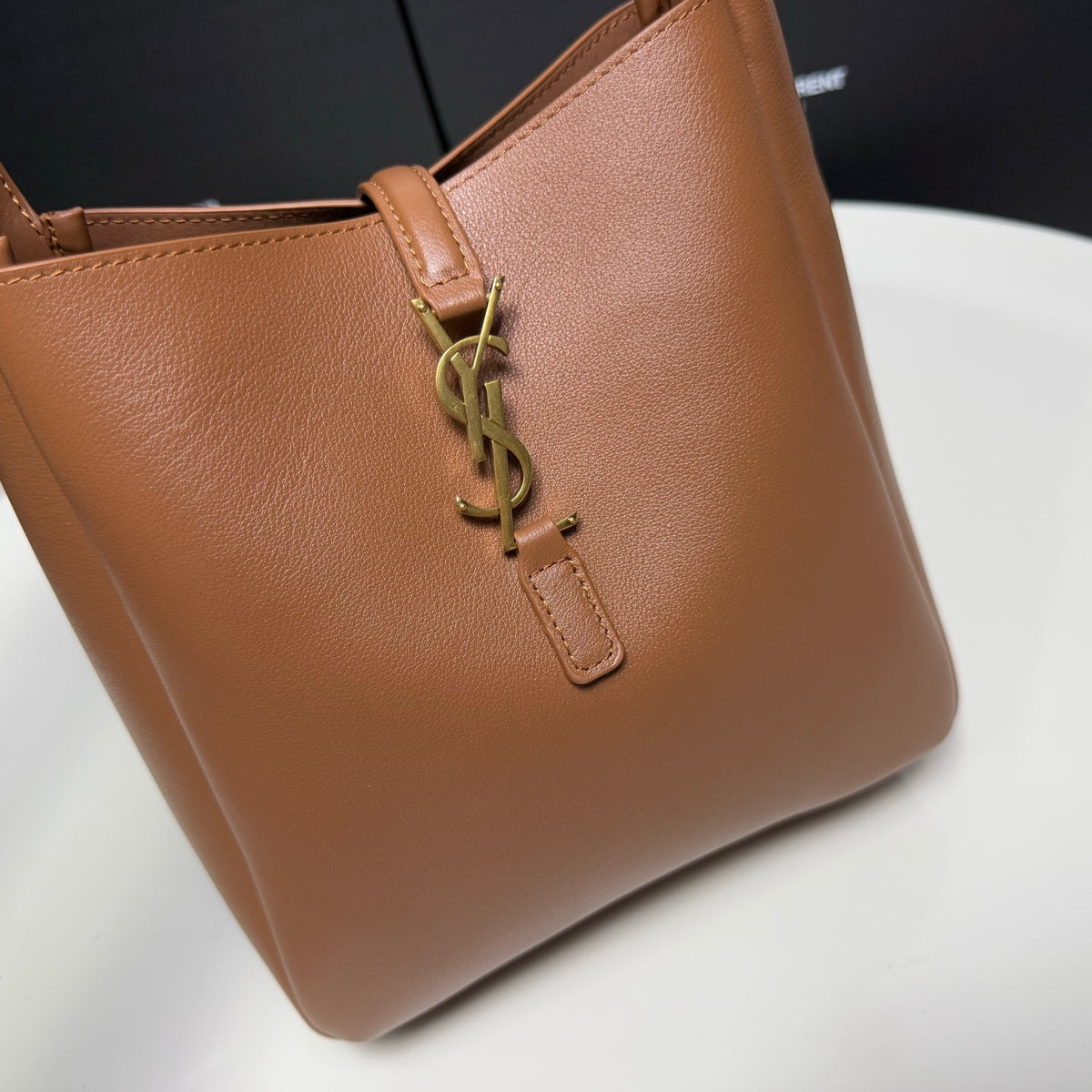 B1R96SL6 Popular leather bag