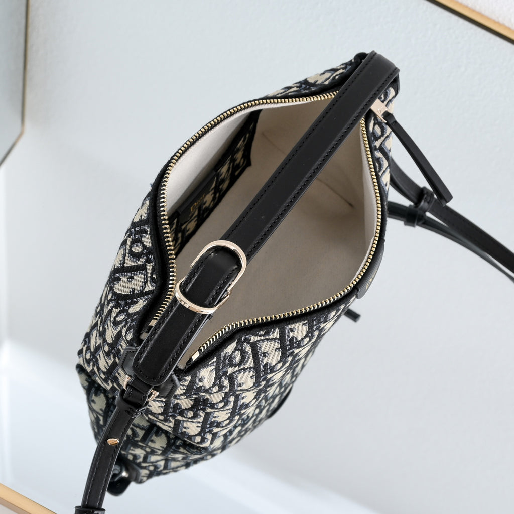 B1R76D44 Fashion bag