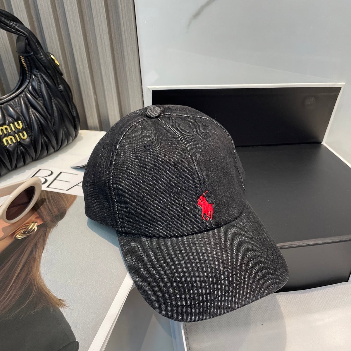 M1Q105A104 Popular hats