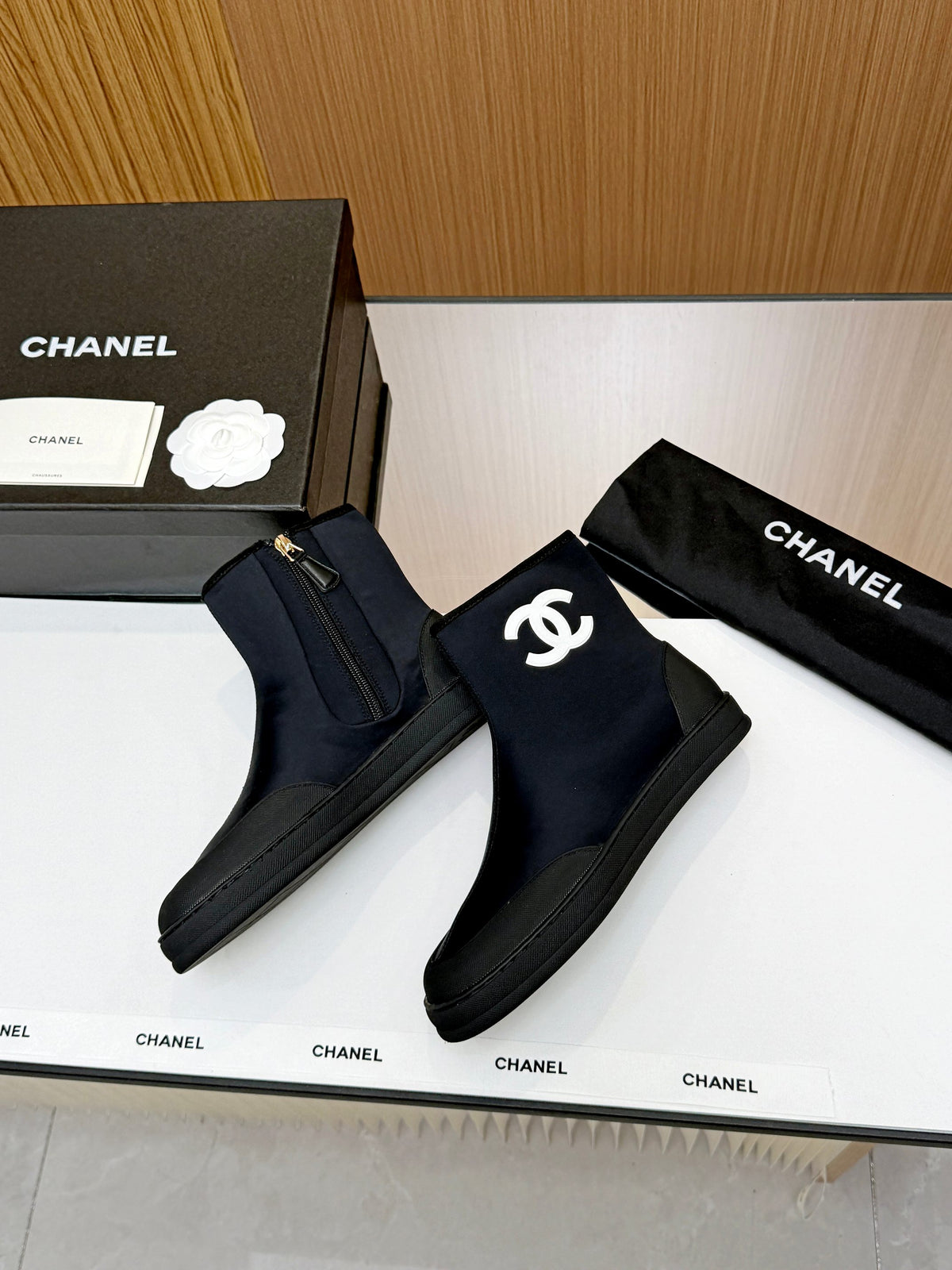Z2P96C10 Fashion high-quality shoes