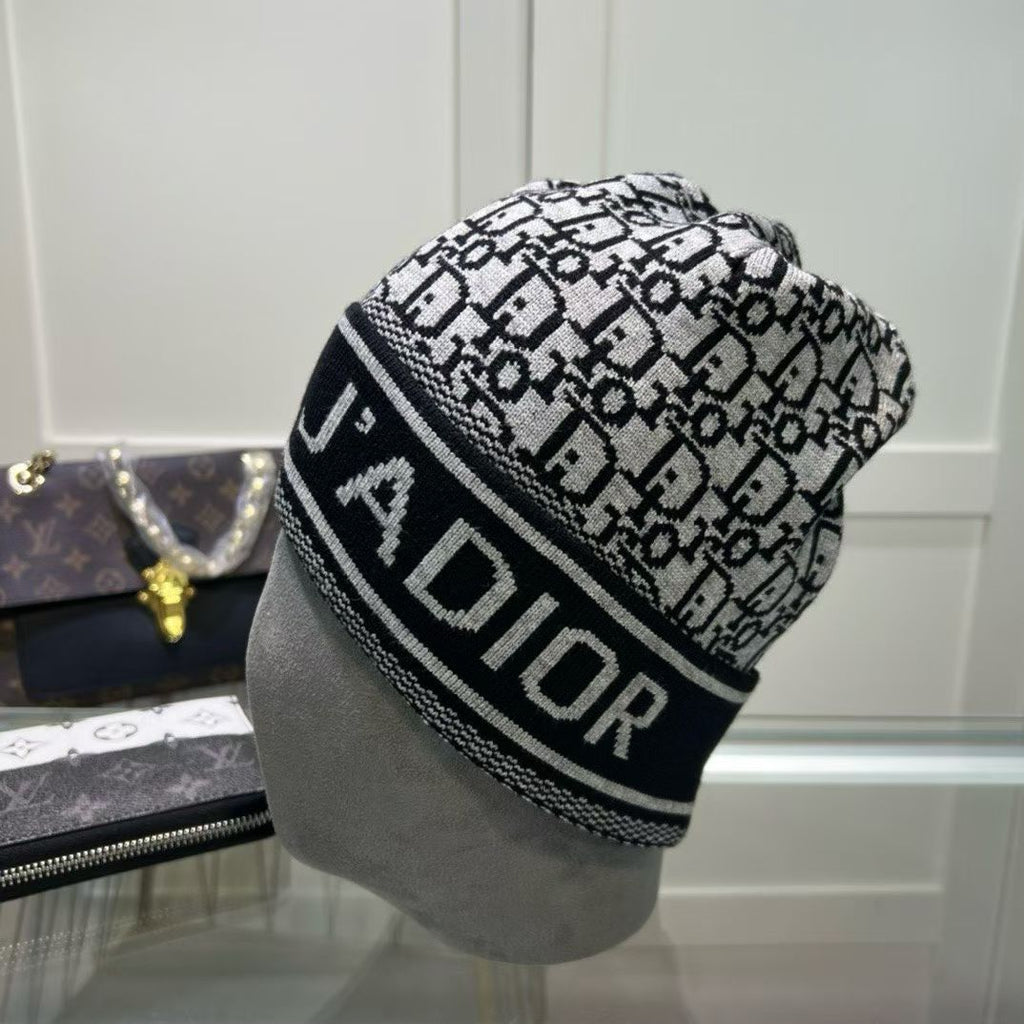 M1R86D33 Fashion hats