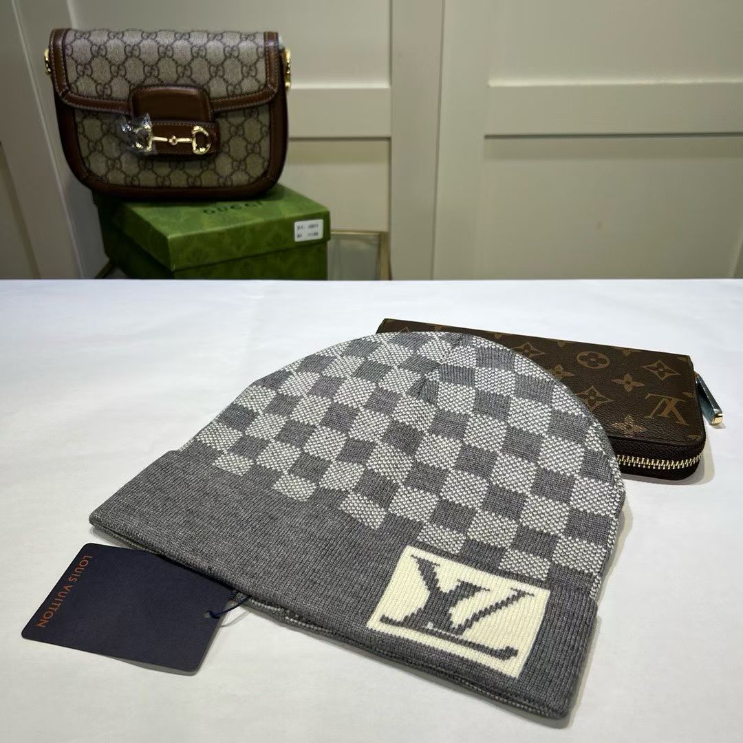 M1R86E51 Fashion hats