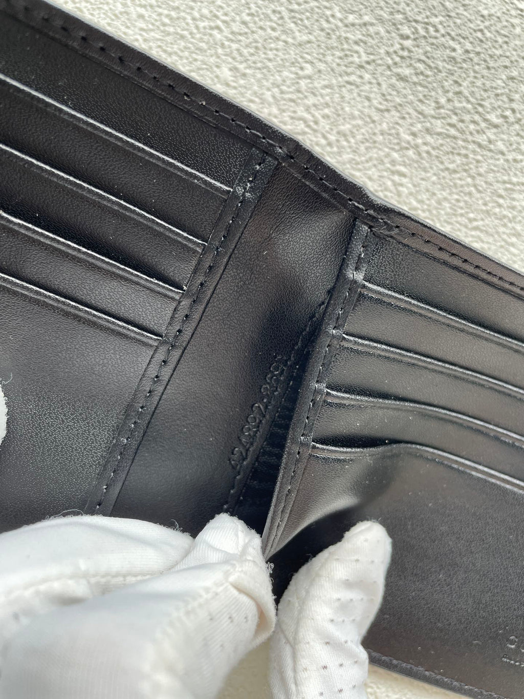 146XB9B Popular leather wallets ( with full packaging )